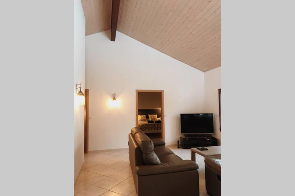 Maison Entiere Au Pied Du Plateau Du Retord 2 Chambres Sdb - Vouvray Ochiaz Εξωτερικό φωτογραφία