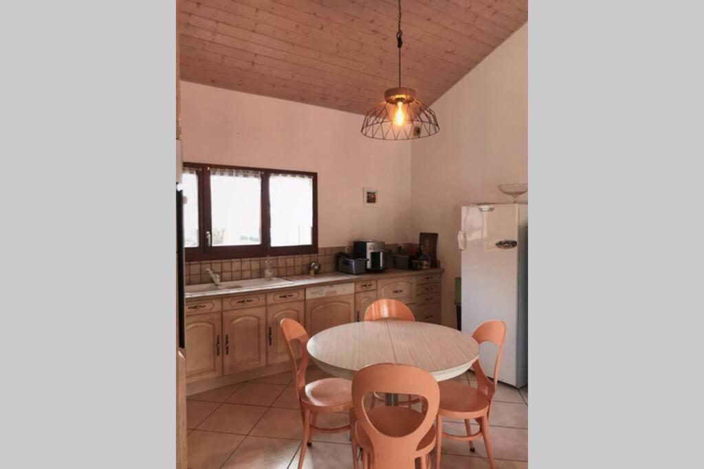 Maison Entiere Au Pied Du Plateau Du Retord 2 Chambres Sdb - Vouvray Ochiaz Εξωτερικό φωτογραφία